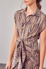 Load image into Gallery viewer, Printed Front Tie Dress
