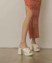 Load image into Gallery viewer, Oasis Society Carmen - Chunky Platform Mule Heel