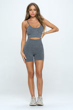 Load image into Gallery viewer, SEAMLESS SLEVELESS CROP TOP AND BIKER SHORTS SET